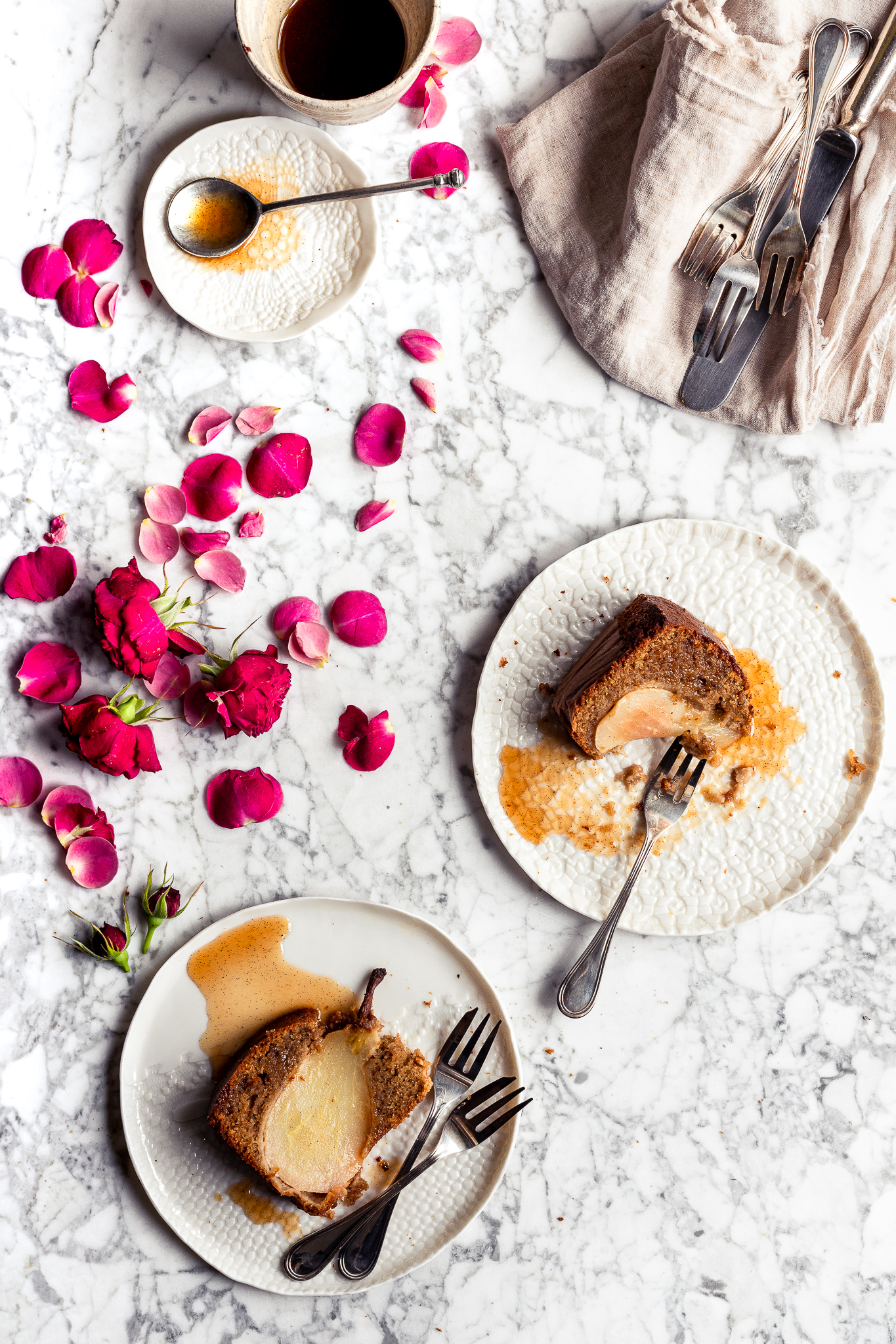 Come sciroppare le pere e la ricetta della torta con pere sciroppate al rum