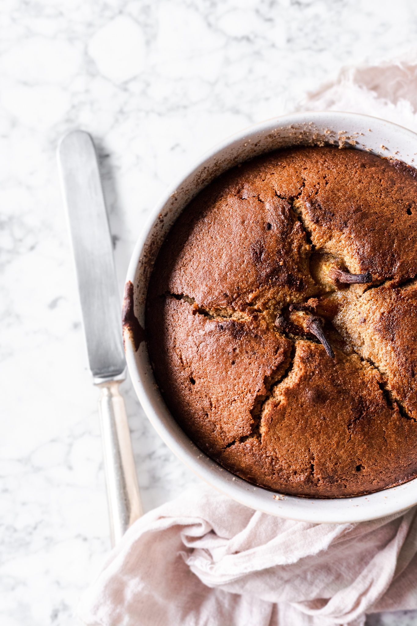 Come sciroppare le pere e la ricetta della torta con le pere sciroppate al rum