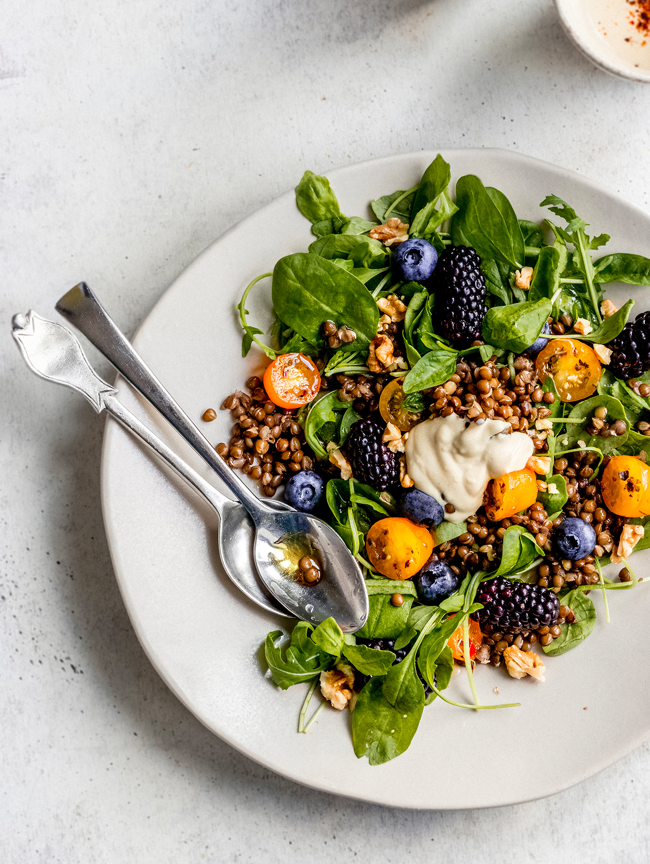 Insalata di lenticchie, spinancini, rucola e more