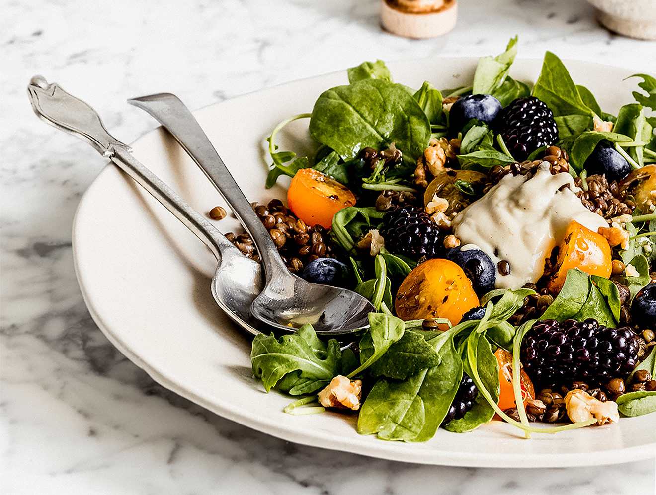 Insalata di lenticchie, spinancini, rucola e more