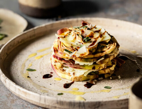 Millefoglie di carciofi e toma di pecora, citronette al limone e riduzione di balsamico