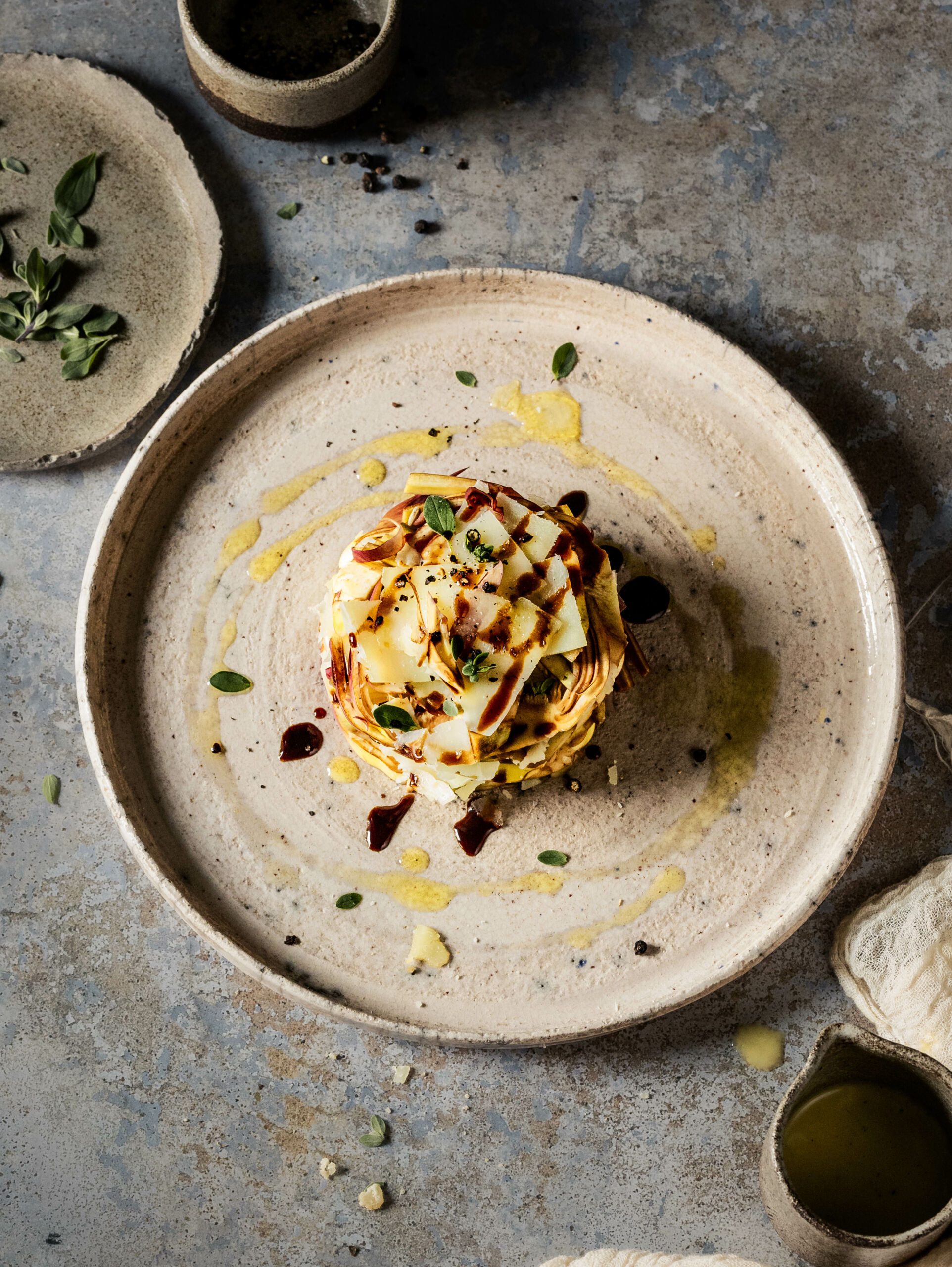 Come fare un'insalata di carciofi crudi